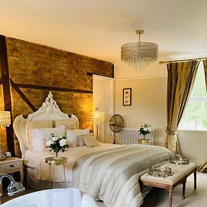 Deluxe Queen Suite
